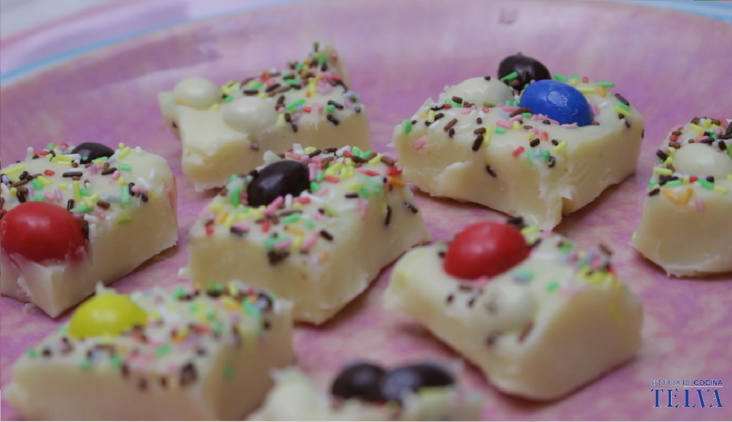 Dados de chocolate blanco - Receta TELVA - Escuela de cocina TELVA - Recetas TELVA - Cocina TELVA - Recetas que salen